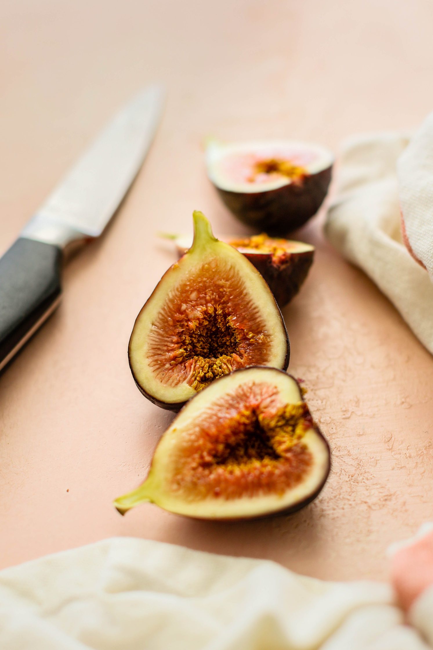 figs sliced by Flora & Vino