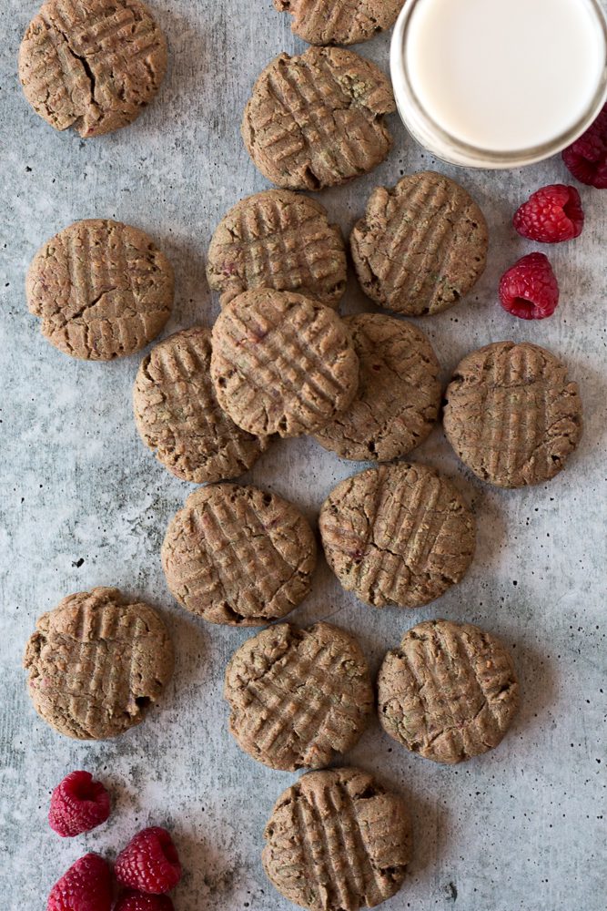 Peanut Butter & Jelly Crisscross Cookies by Flora & Vino 