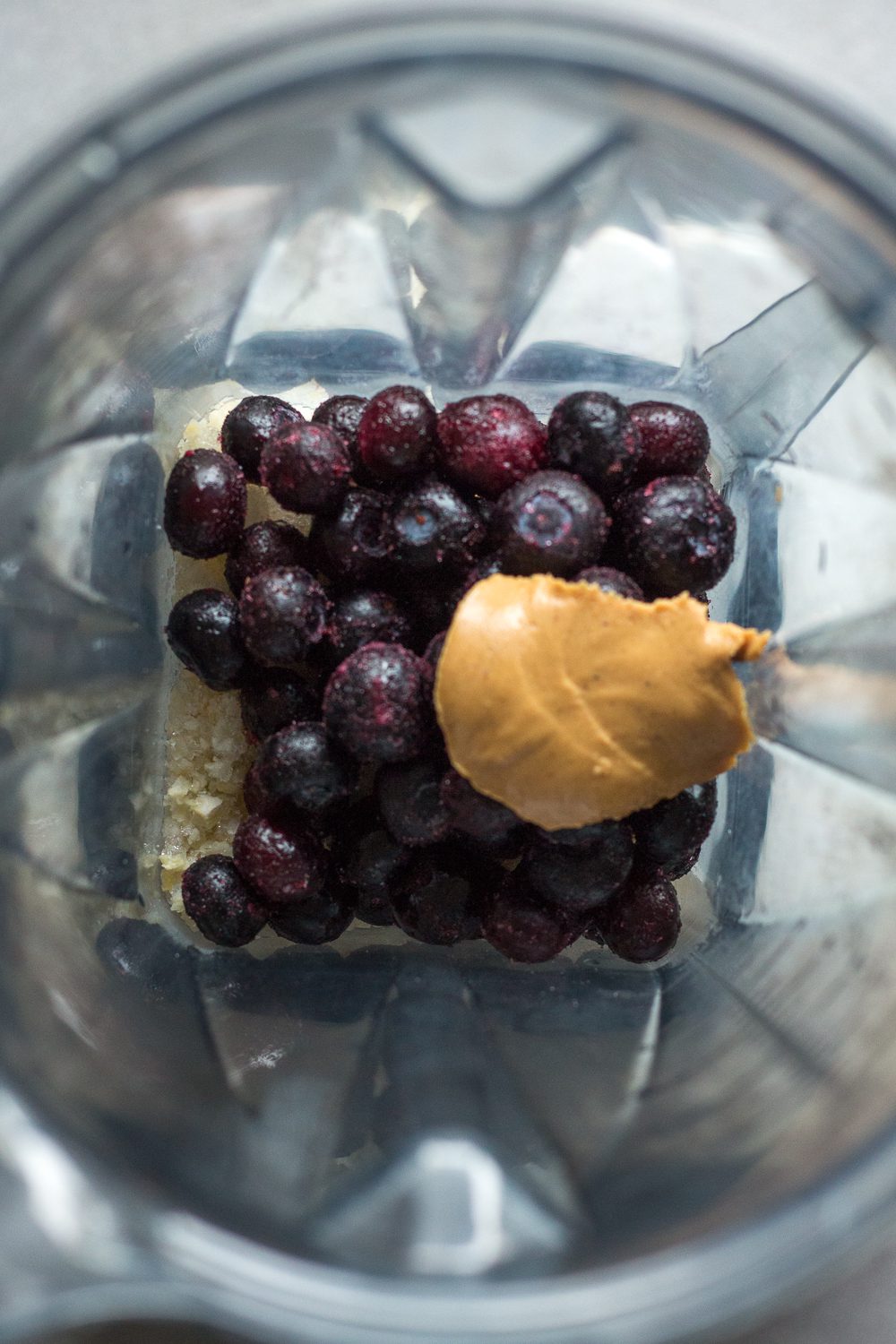 https://b1319836.smushcdn.com/1319836/wp-content/uploads/2019/03/blueberries-nutbutter-in-blender.jpg?lossy=1&strip=1&webp=1