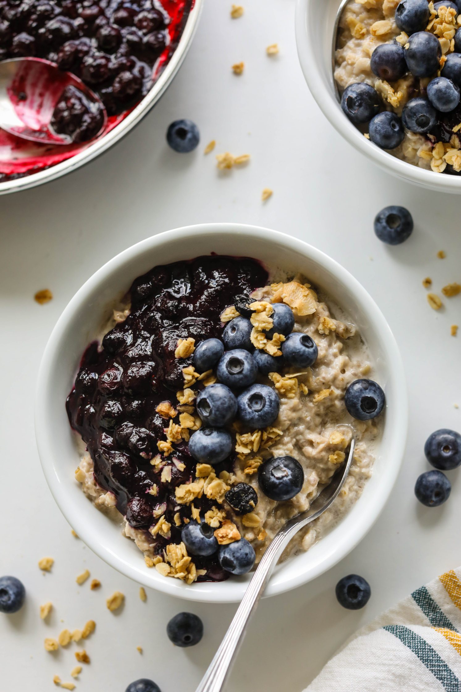 Blueberry Pie Oatmeal (No-Added-Sugar!) - Flora & Vino