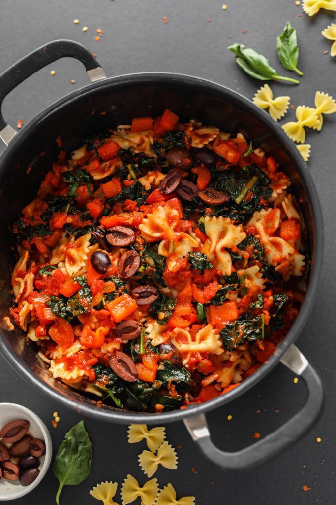 1-Pot Tomato Basil Pasta by Flora & Vino