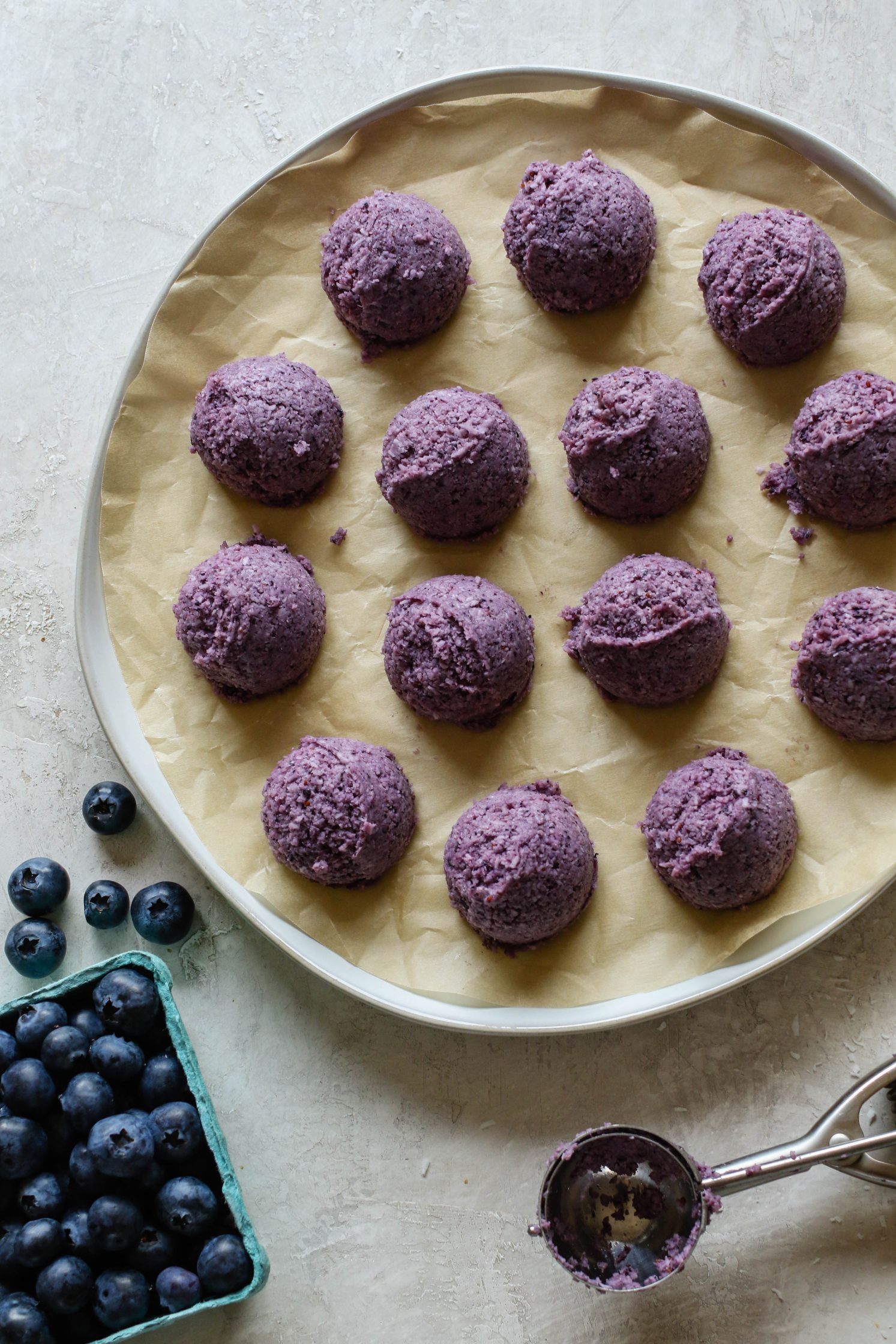 Dark Chocolate Blueberry Macaroons process shot 