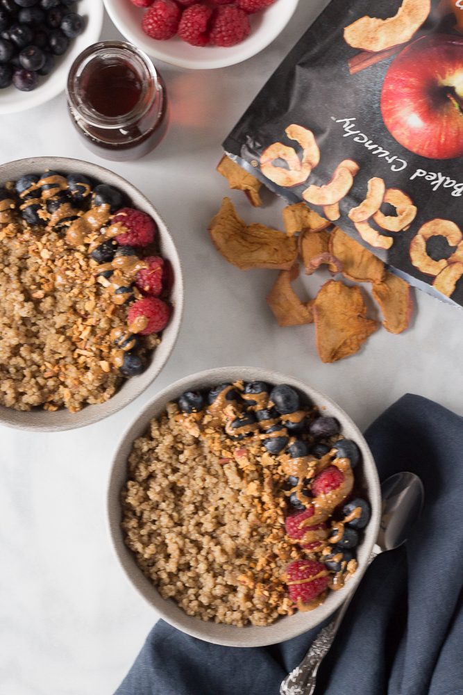 Coconut Quinoa Porridge served in bowls with apple chips by Flora & Vino 