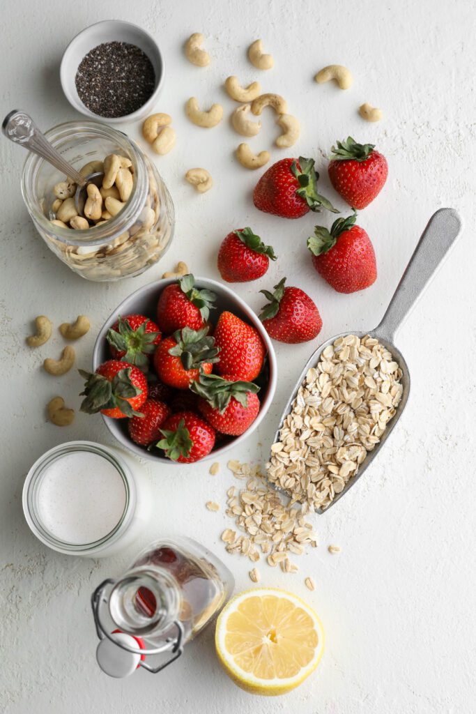 Strawberry Cheesecake Overnight Oats ingredients by Flora & Vino
