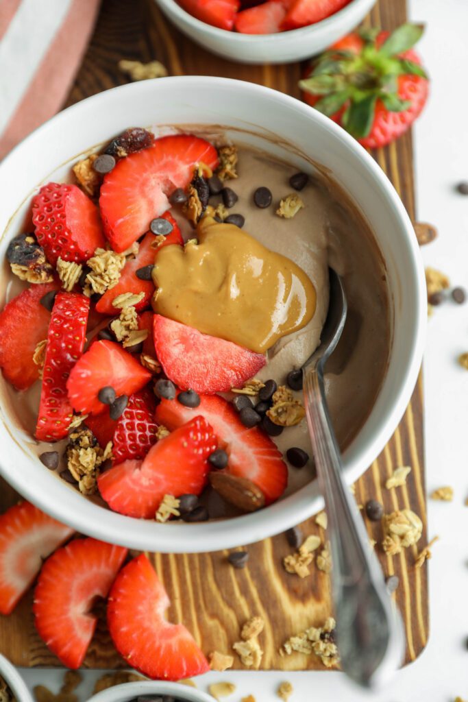 Easy Chocolate Protein Yogurt Bowls (High Protein Breakfast!)