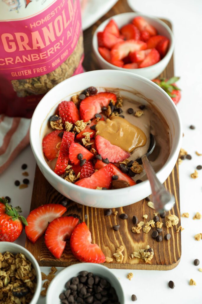 Easy Chocolate Protein Yogurt Bowls (High Protein Breakfast!)