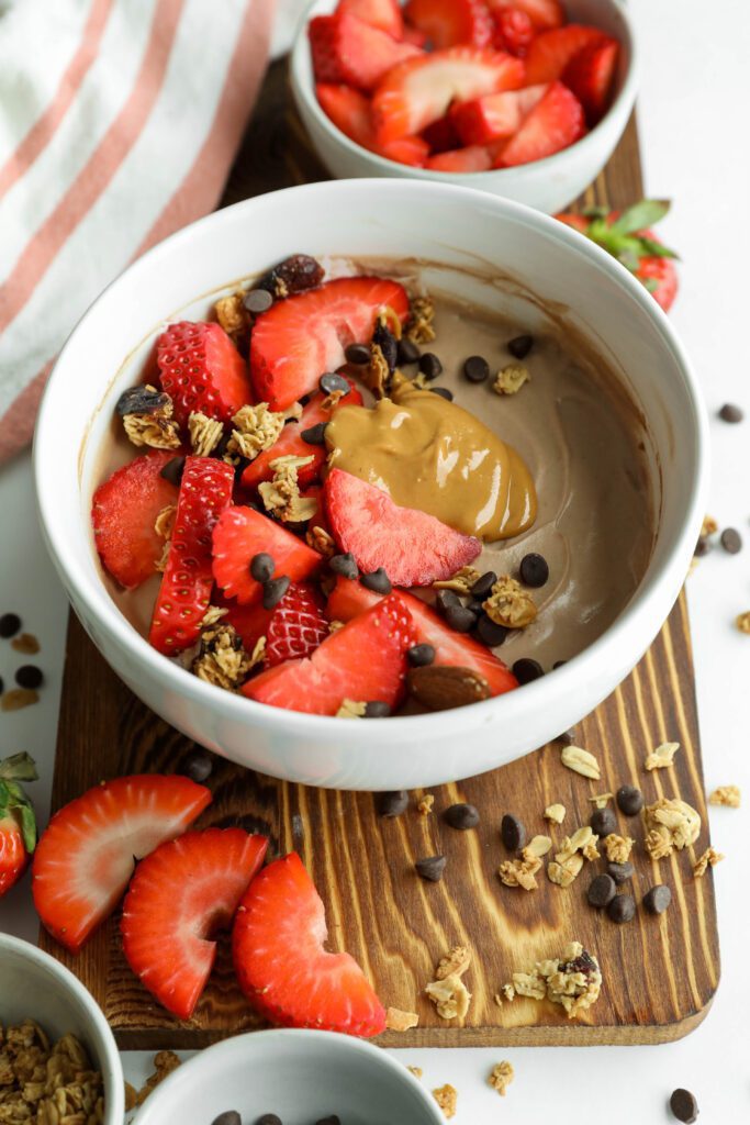 Easy Chocolate Protein Yogurt Bowls (High Protein Breakfast!)