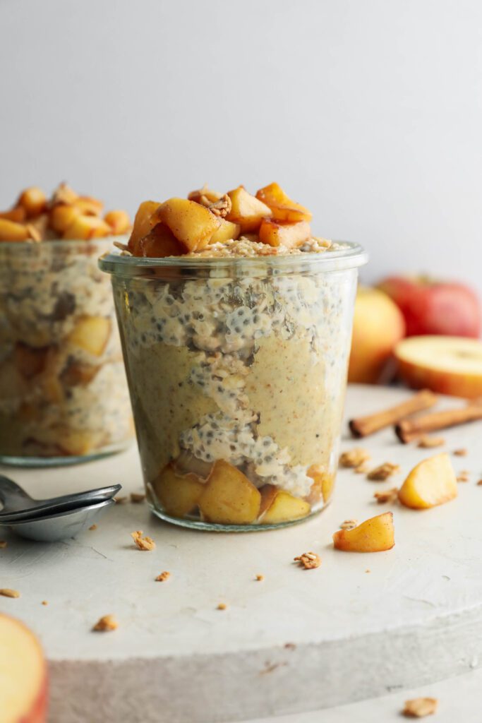 Apple Pie Overnight Oats in mason jars by Flora & Vino