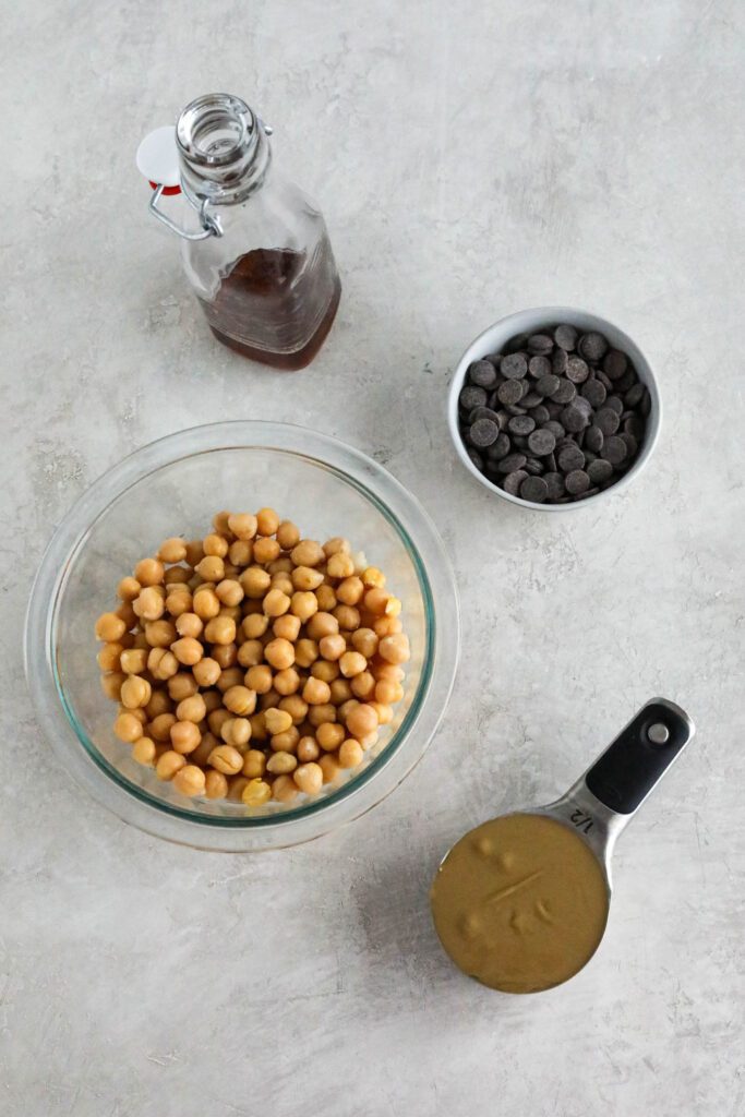 ingredients for chocolate chip snack cookies 